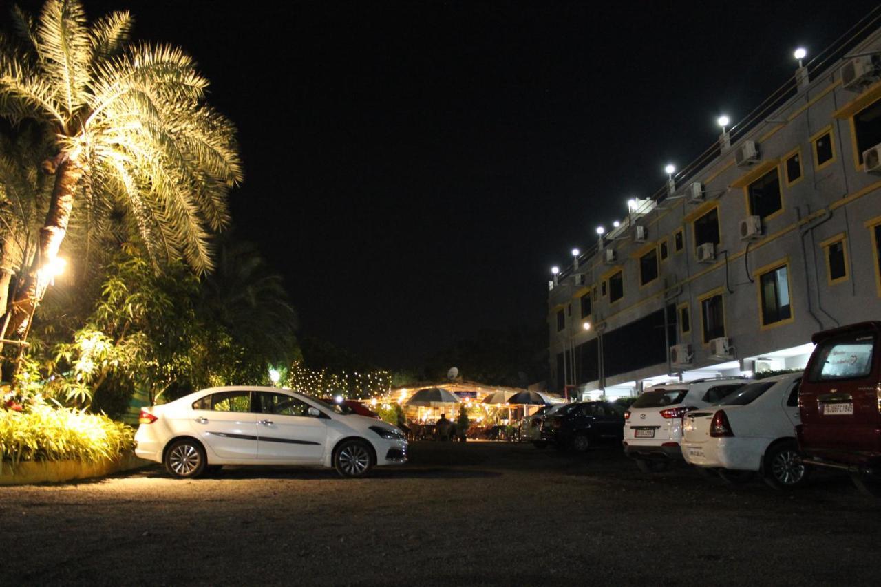Hotel Silver Resort Daman Luaran gambar