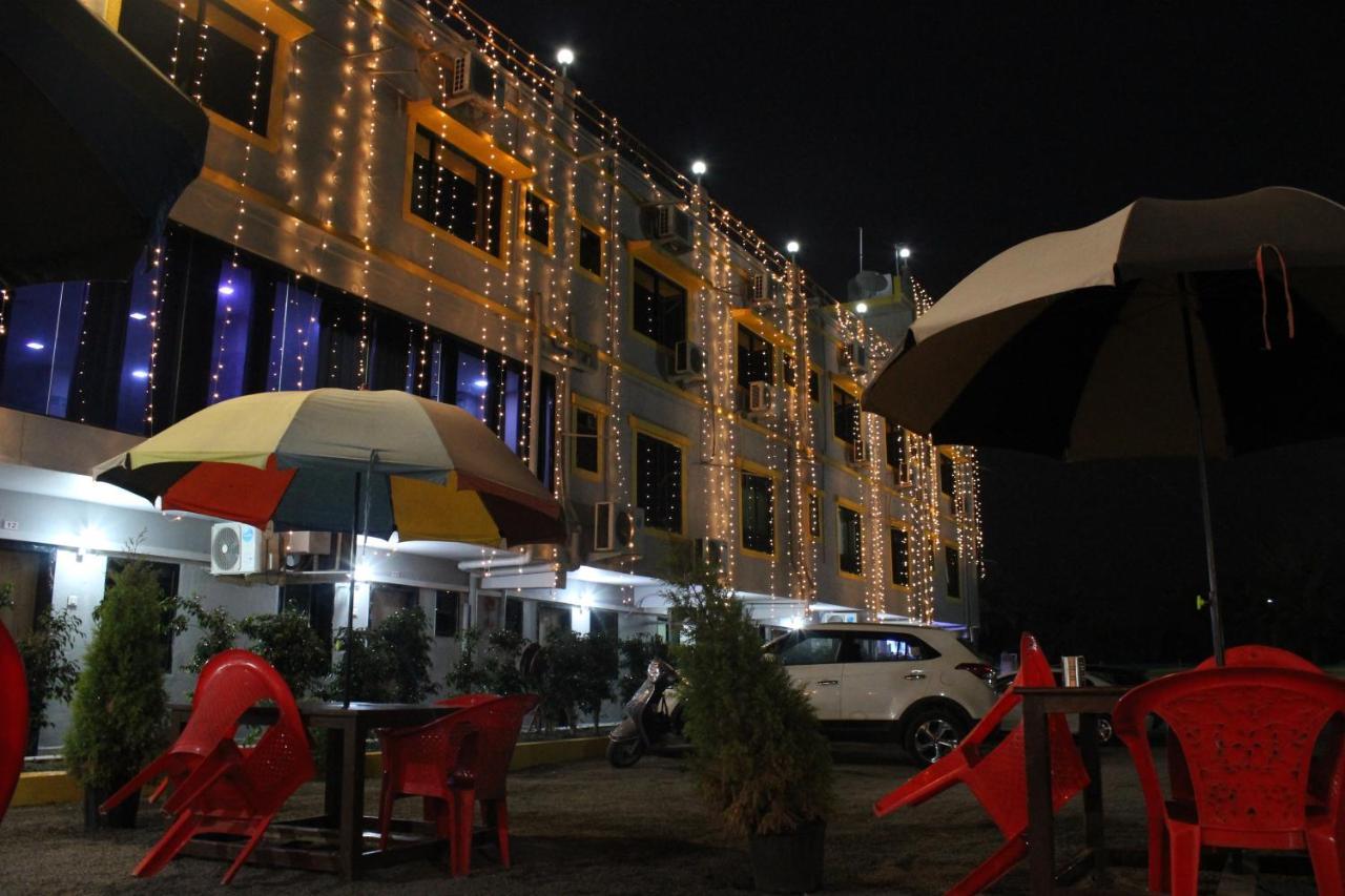 Hotel Silver Resort Daman Luaran gambar